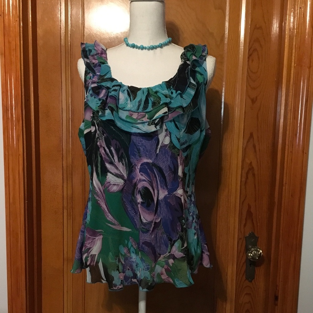 Romantic sleeveless top with ruffle around neck